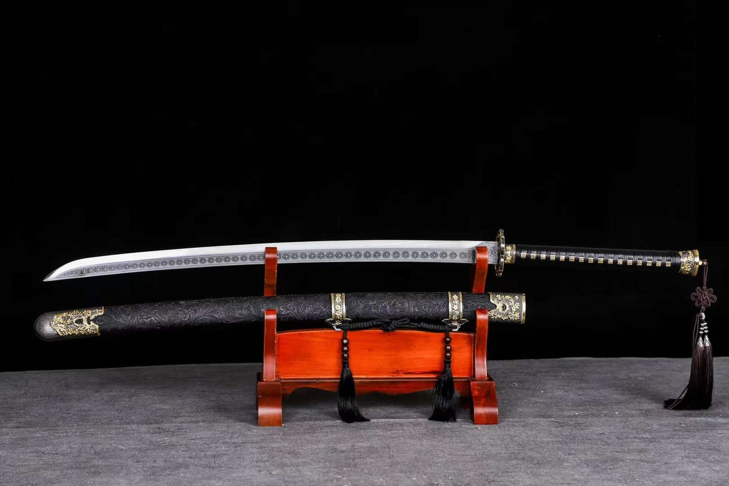Embroidered spring knife